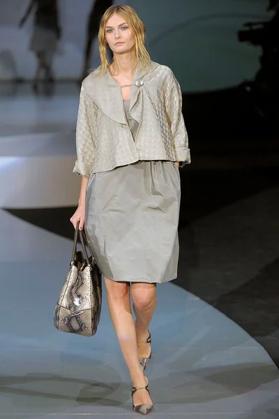 Look 18